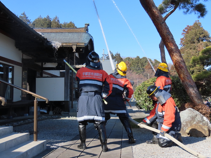 消防団とによる放水訓練の様子