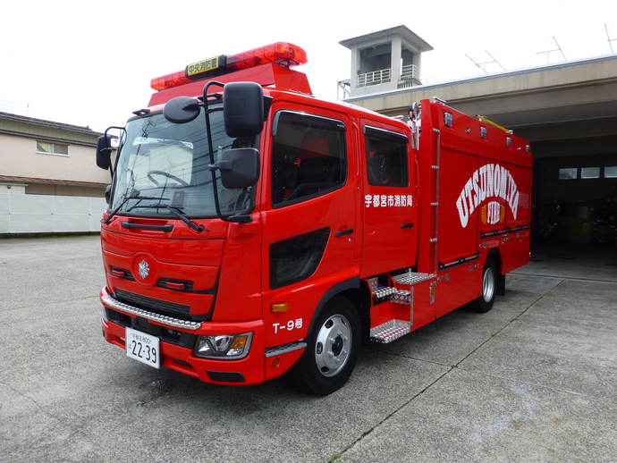 水槽付き消防ポンプ自動車（前）