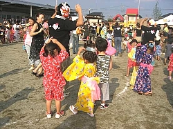 ここ・ほっとまつりでの交流の様子