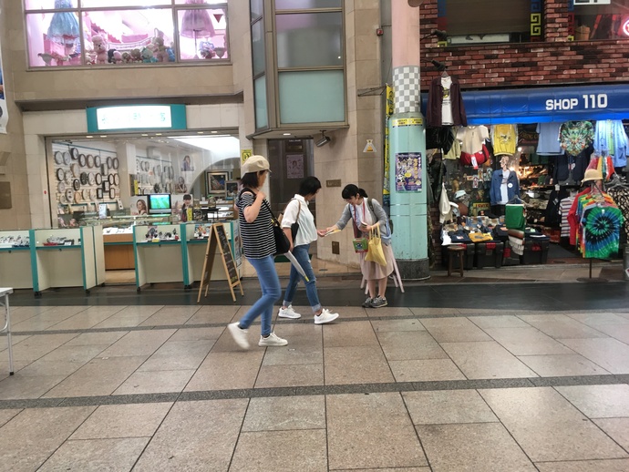 ヤング街頭キャンペーンの活動風景 