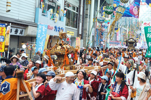 ふるさと宮まつり当日の二荒山神社前のにぎわい