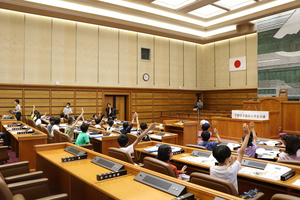 小学生による議会体験の様子