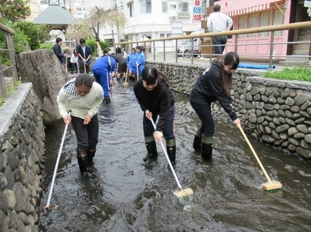 釜川清掃活動参加の様子