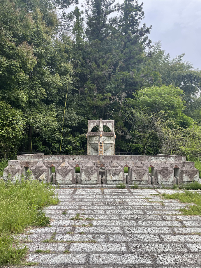 旧帝国ホテル　中央玄関前の壺
