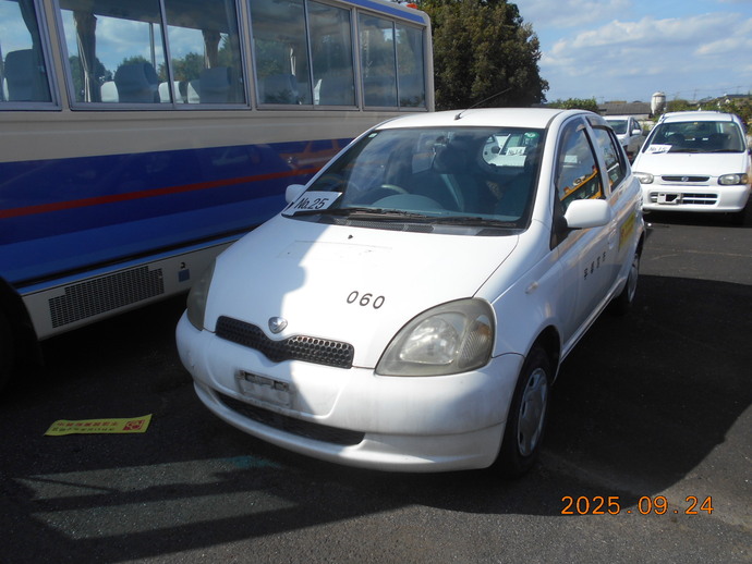 旧公用車（トヨタ　ヴィッツ）