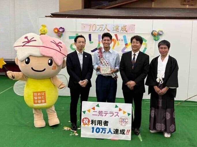 10万人セレモニーの集合写真