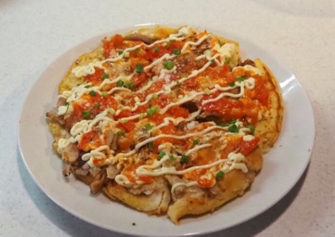 トマおこ（イタリア風お好み焼き）の写真です。