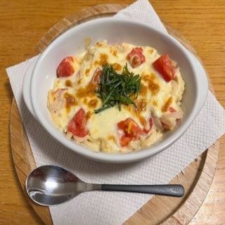 トマトとしらすのうどんグラタンの写真です。