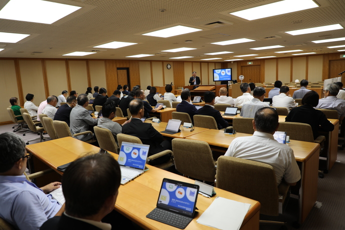 議員研修会の様子