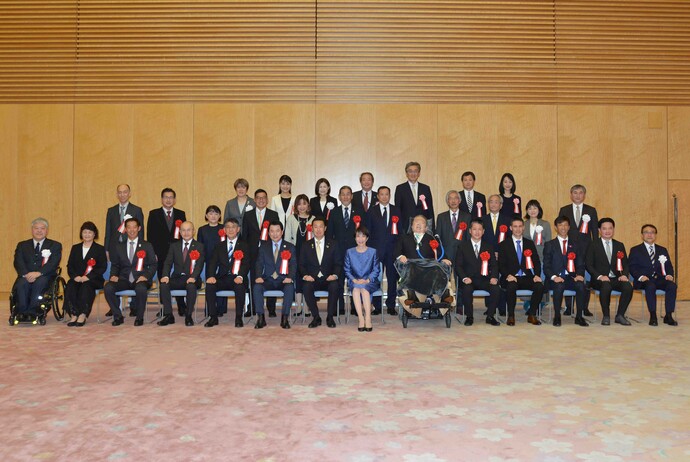 表彰式（高市総理と黄川田大臣ほか受賞団体）