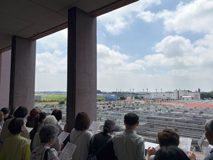 写真（見学の様子）