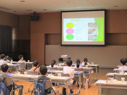科学体験教室での説明の様子